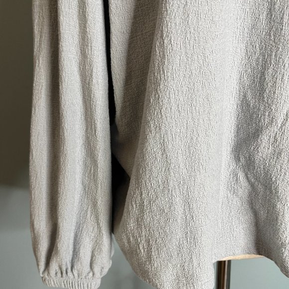 Long Sleeve Gray Wide Neck Banana Republic Blouse Size Large Textured Fabric - Picture 8 of 8